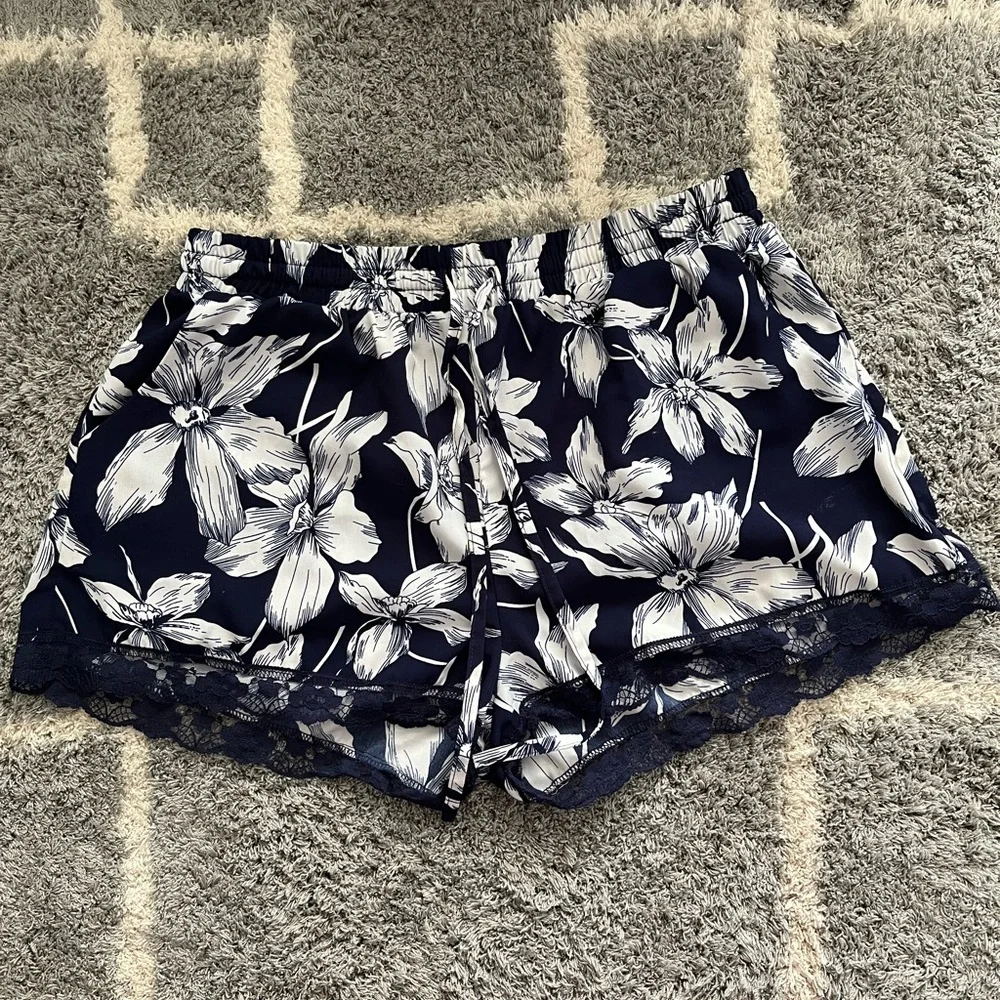 MINE Woman/Girls Navy Blue & White Floral Shorts with Pockets - Picture 2 of 7